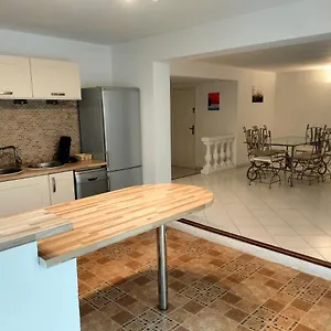 Location Rez De Maison Dans Quartier Hébergement de vacances Saint-Raphaël